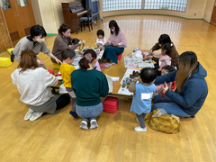 クリスマス工作のようす